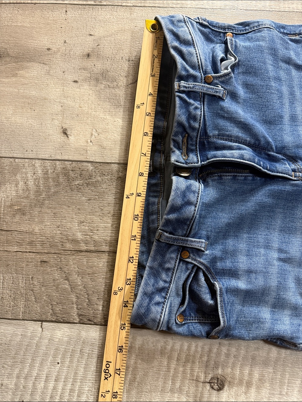 Vera Wang Skinny Jeans in Medium Blue Denim